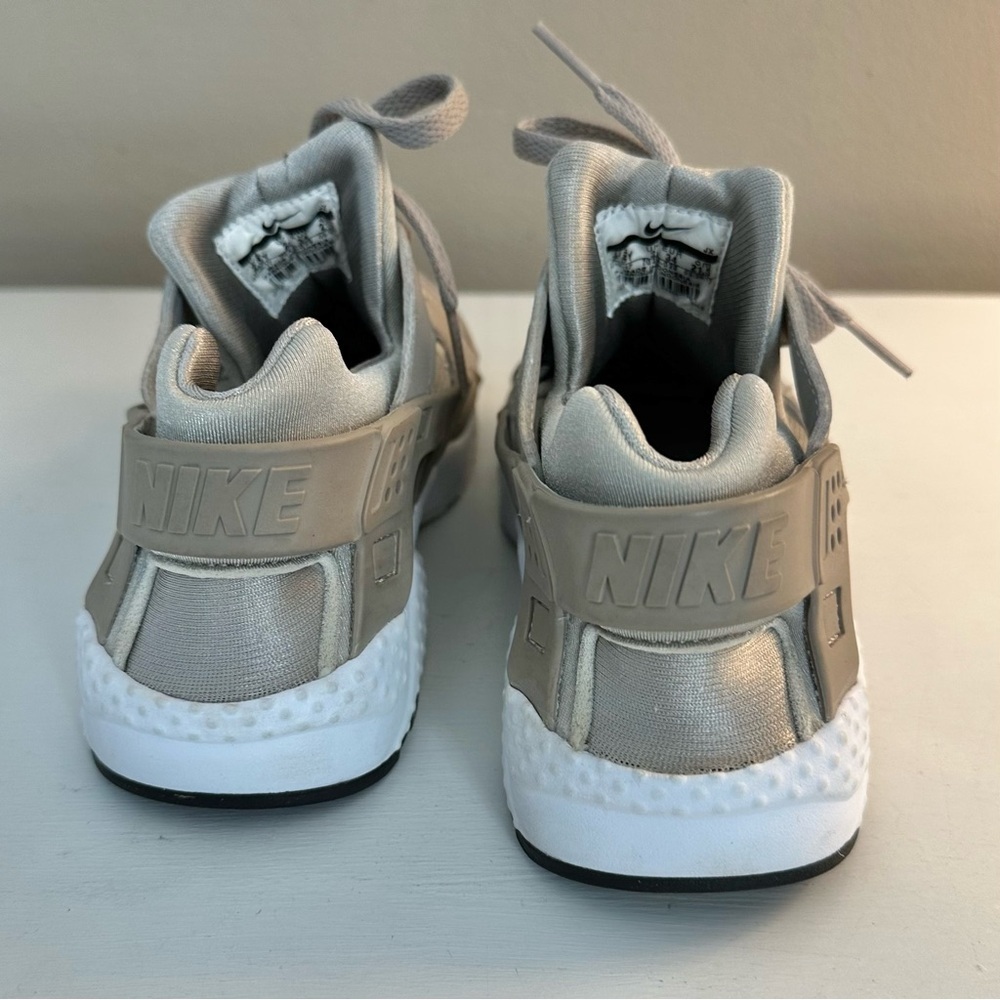 Nike Huarche Silver Gray Youth Running Shoe - Picture 4 of 9